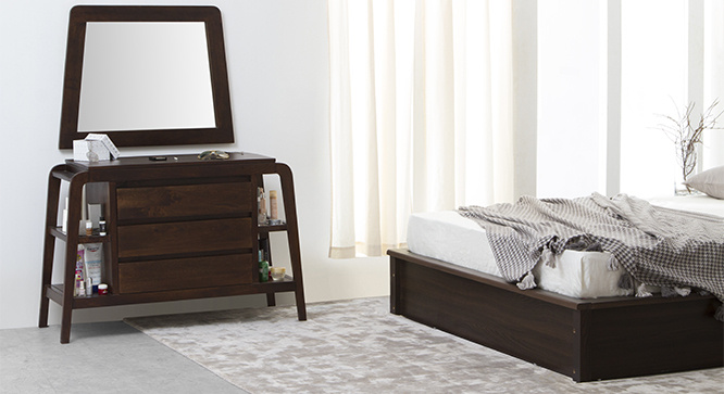 Salvic Chest Of Drawers(Walnut)